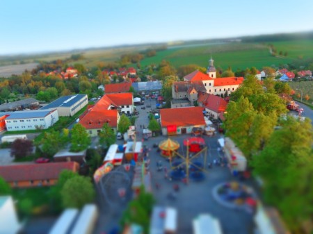 bluetenfesttiltshift_k